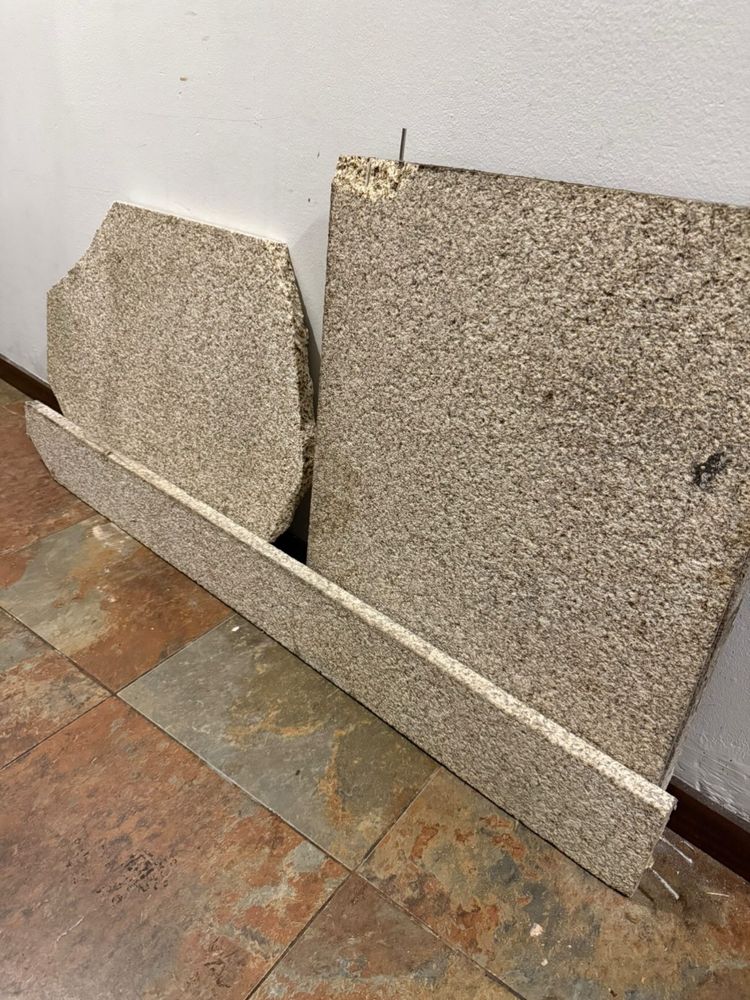 Pedra granito partida