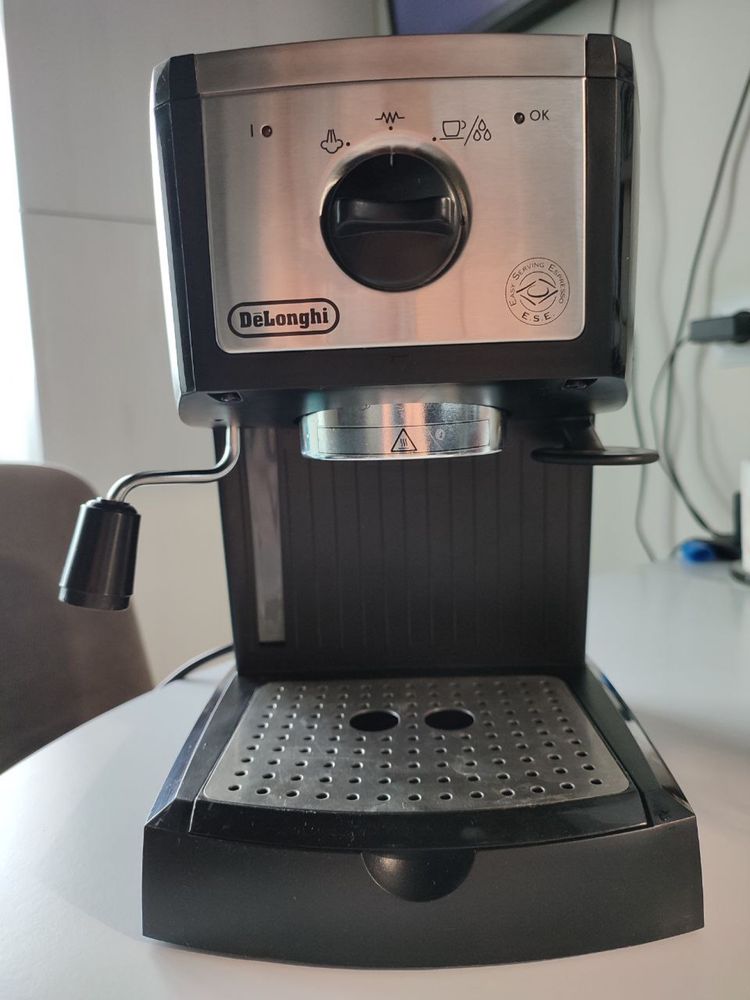 Кавова машина Delonghi