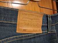 Calças de ganga marca Levi Strauss