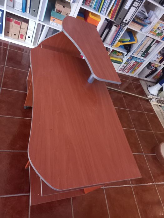 Secretária para estudar, ou arrumar