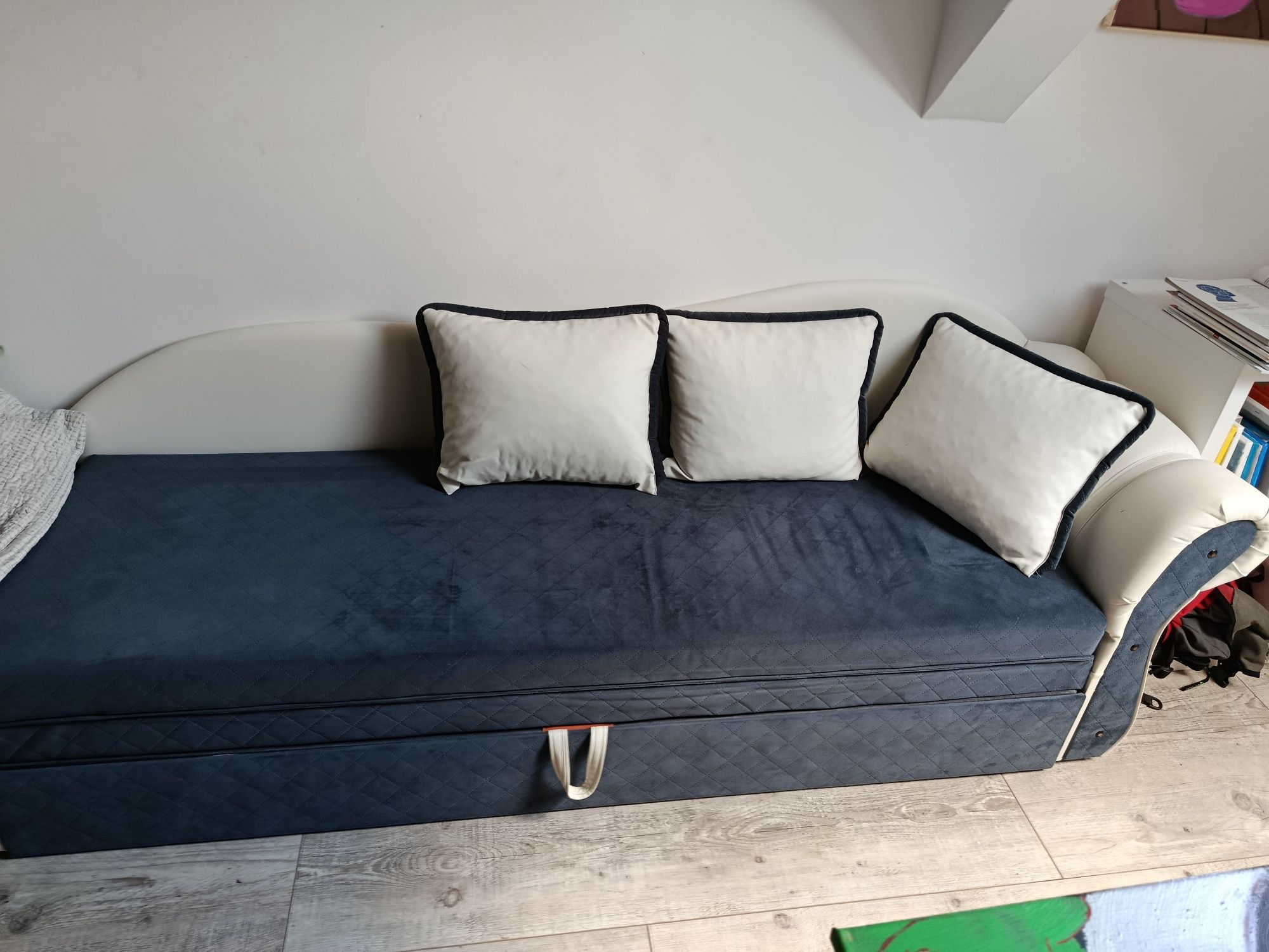 Sofa rozkładana dziewczęca