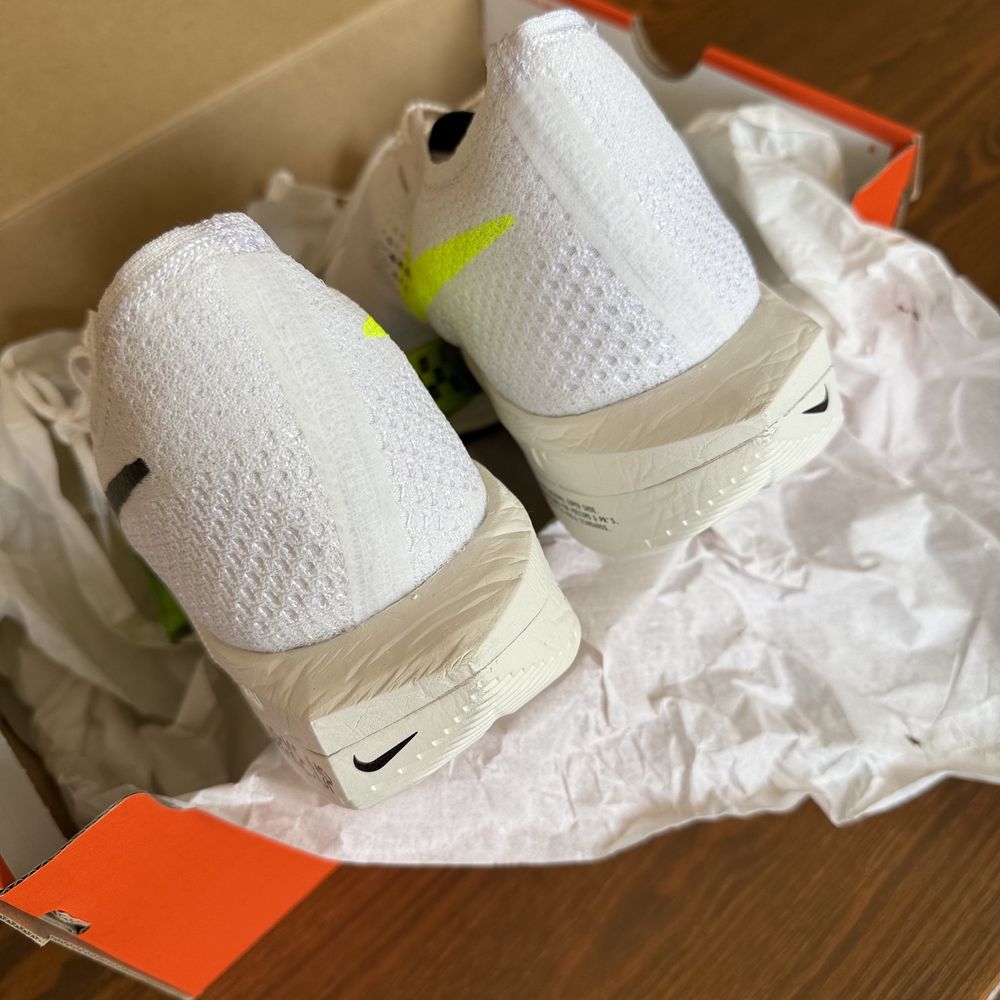 Нлві Кросівки Nike ZoomX Vaporfly Next% 3 (Розмір 48.5)