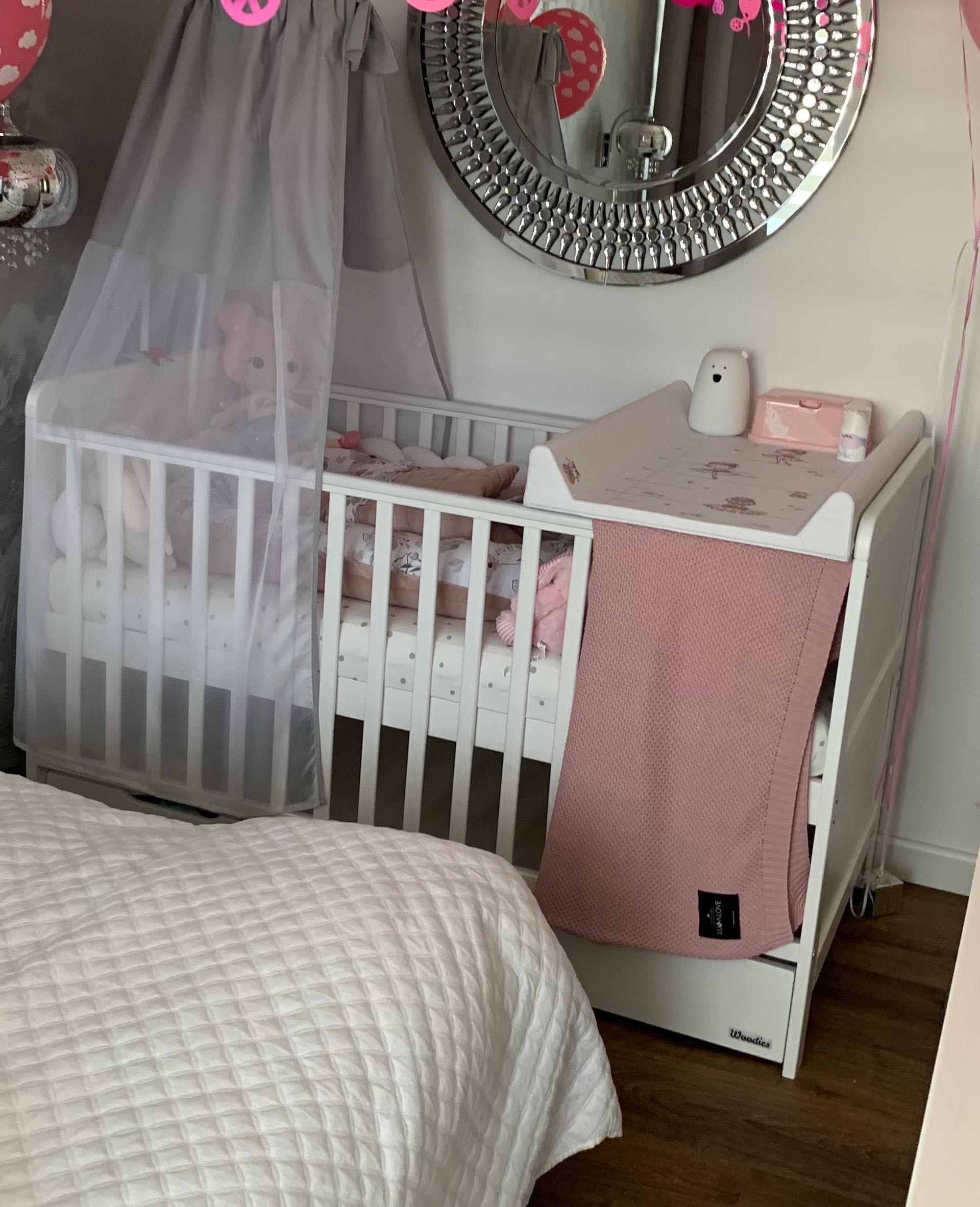 Łóżeczko dziecięce z materacem Classic Cot Bed 140×70 Firmy Woodies