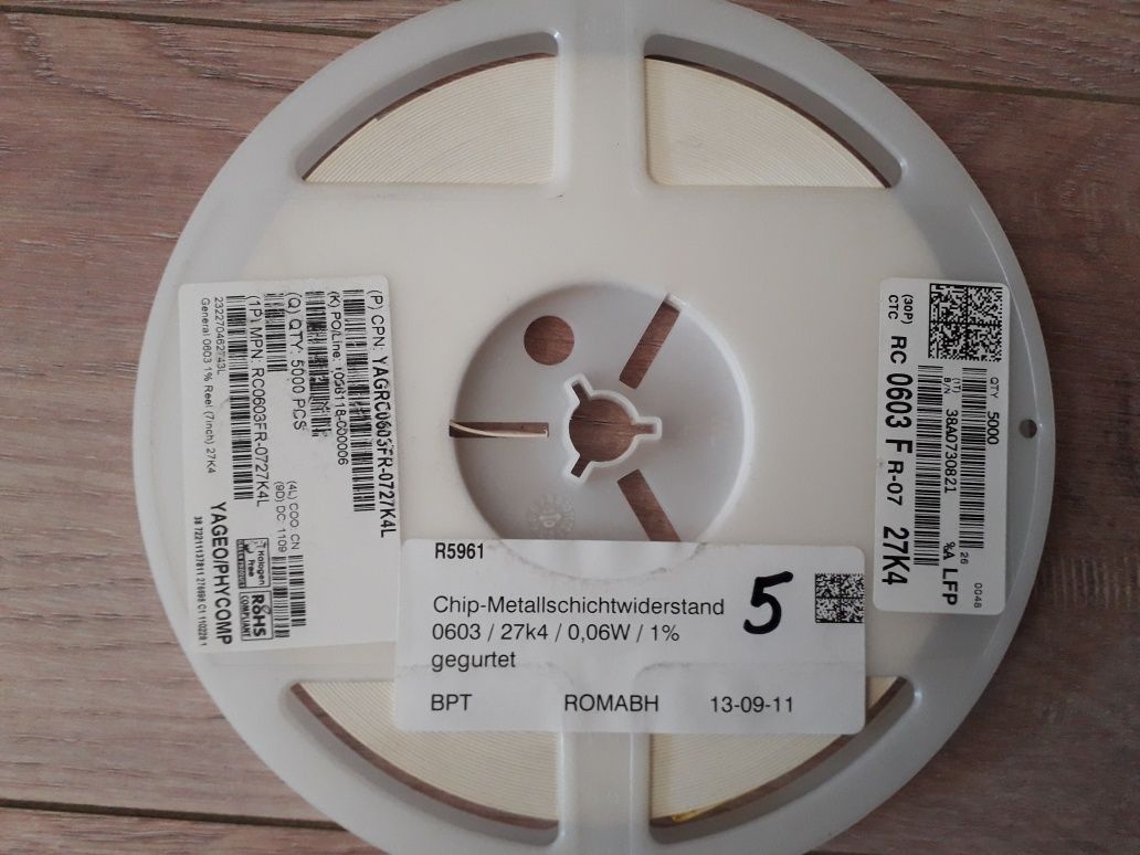 Sprzedam elementy elektroniczne SMD.