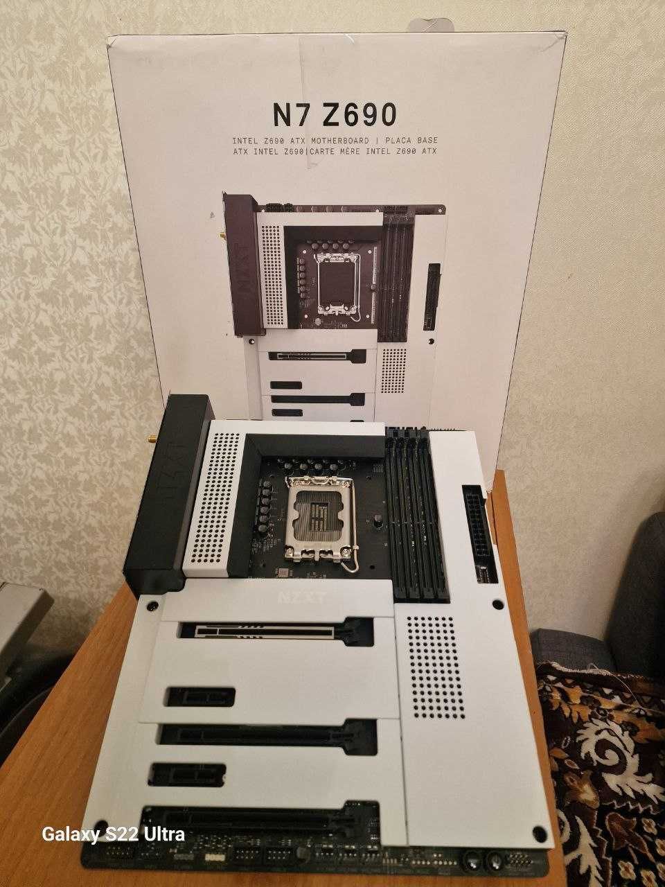 Материнська плата NZXT N7 Z690 Matte White
