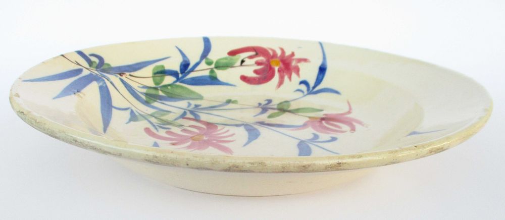 Antigo prato em faiança portuguesa