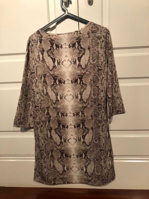 vestido beije com estampado tigreza muito original  MANGO tamanho  S
