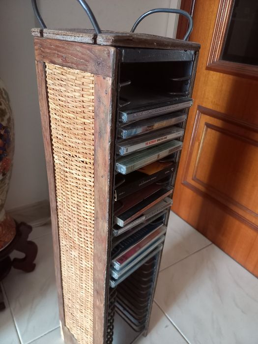 Porta CDs madeira e verga