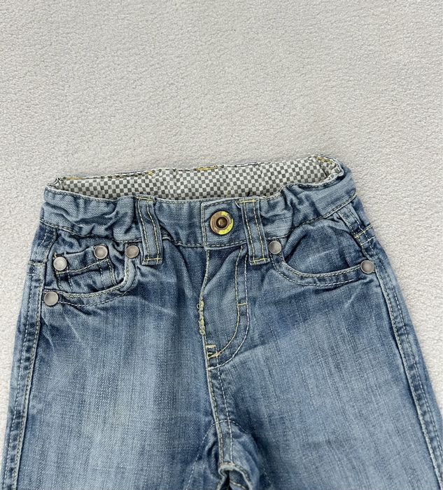 Calças com molas entrepernas