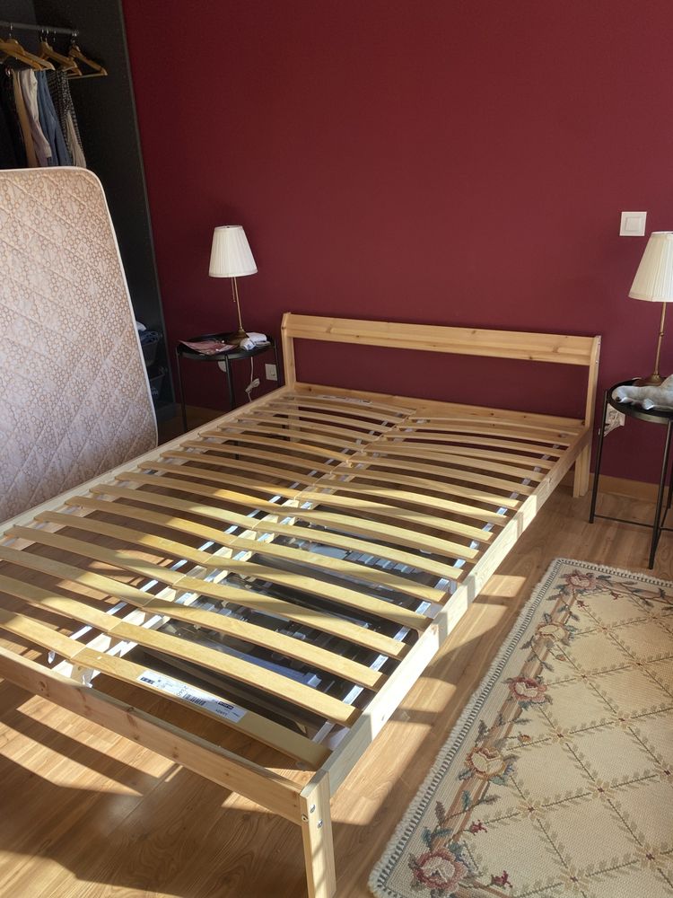 Cama de madeira e estrado IKEA