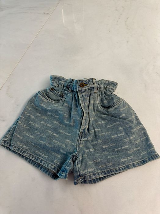 Оригінальні шорти Miu Miu