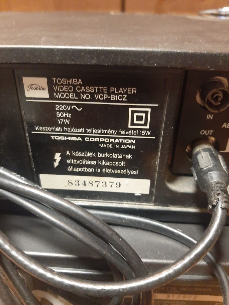 Magnetowid VHS Sharp Toshiba uszkodzone cena za całość