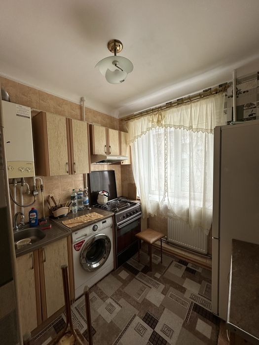 Квартира з індивід. опалення та меблями р-н 8 Ї школи