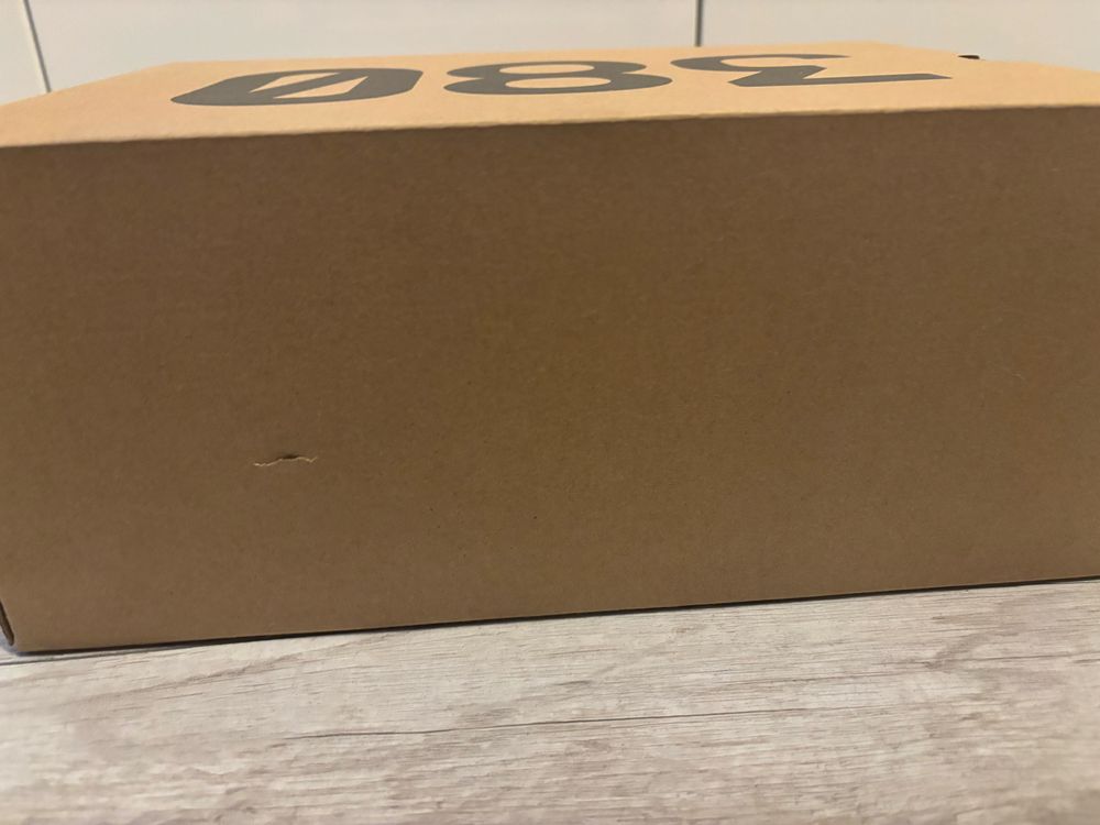Pudełko po butach yeezy boost 380 Azura