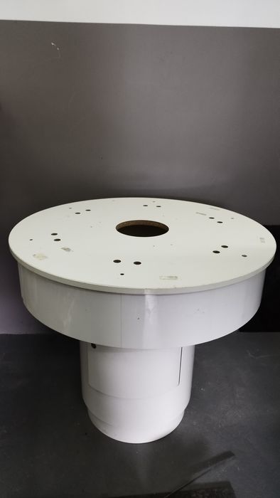 Стіл круглий в офіс чи магазин