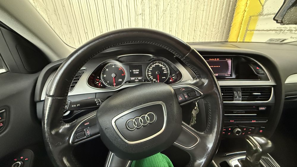 Audi a4b8 2012 rok 2.0 TDi