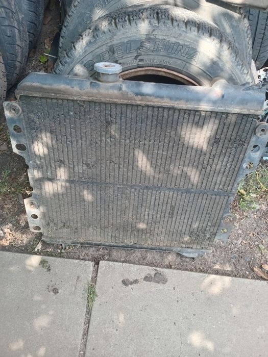 Продам радіатор форд гранада  д.