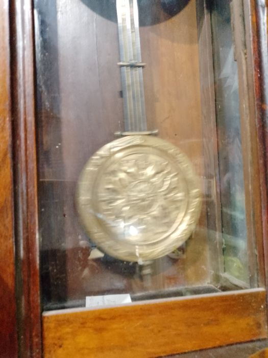 Старинные настенные часы с боем.