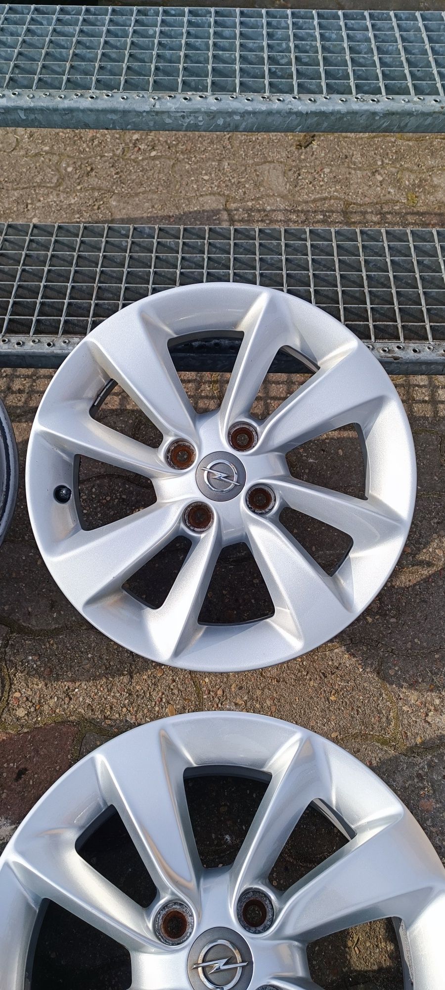 Opel Corsa E Adam 15cali 4x100 ET39 TPMS