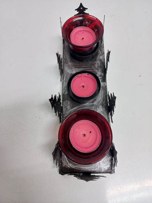 Suporte pra 3 velas ,copinhos incluídos.