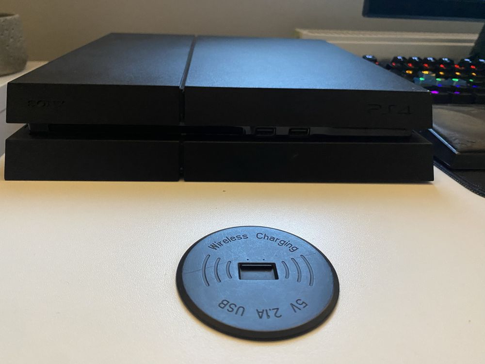 Witam mam do sprzedania  Playstation 4 z 2 padami i 15 grami