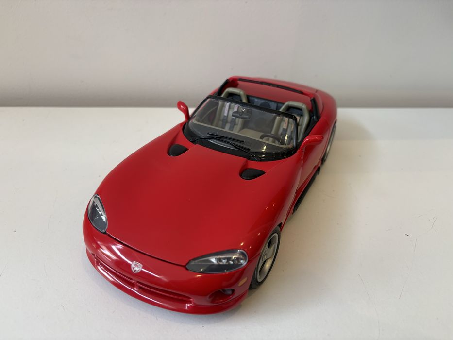 Model Dodge Viper RT10 1:18 BBurago Burago (maisto welly)