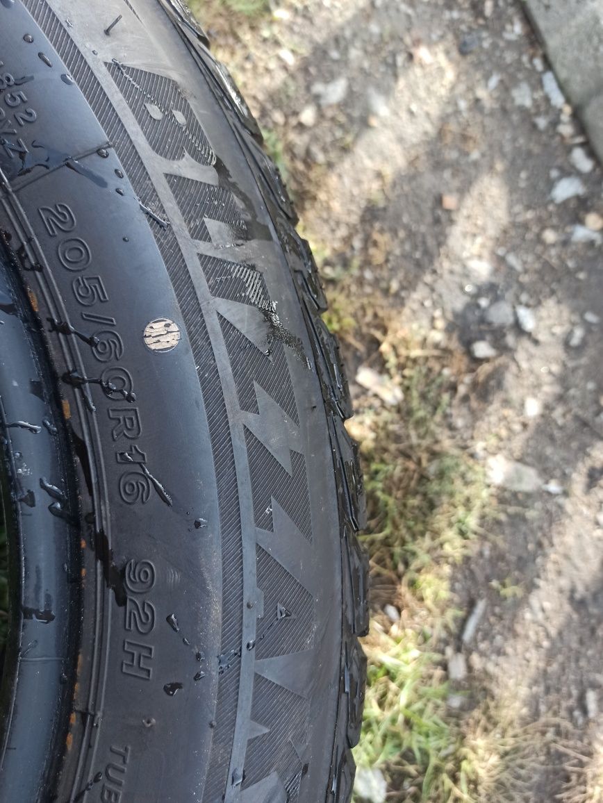 4 opony zimowe Bridgestone 205/60 16, 5,9mm. Możliwy montaż