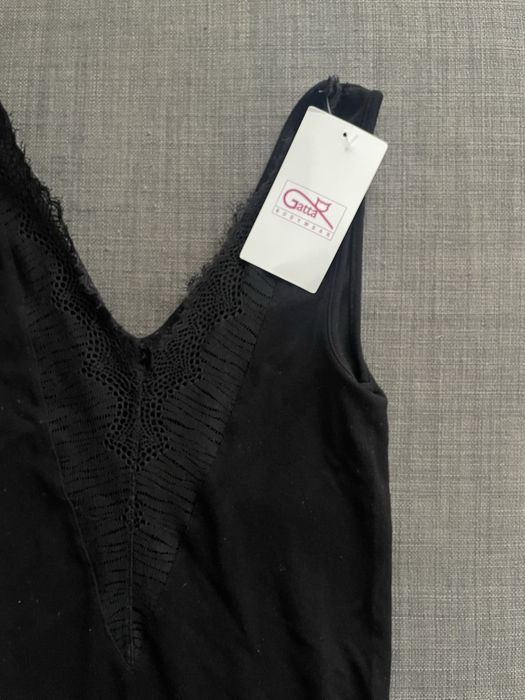 Czarne body z koronką