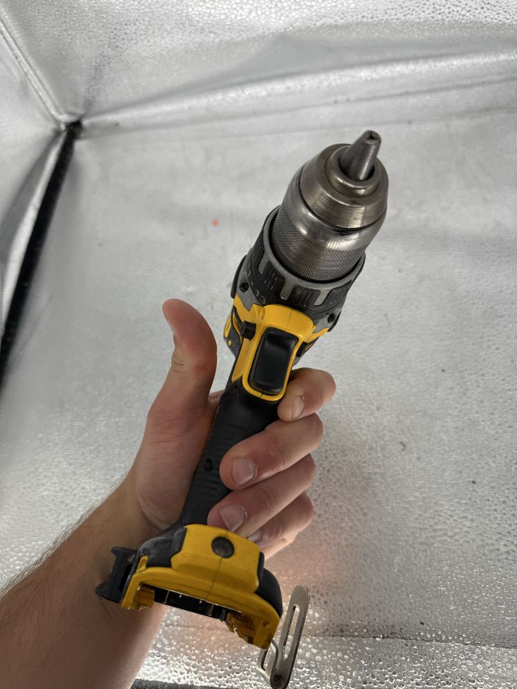 Дрель-шуруповерт аккумуляторная бесщеточная DeWALT DCD791