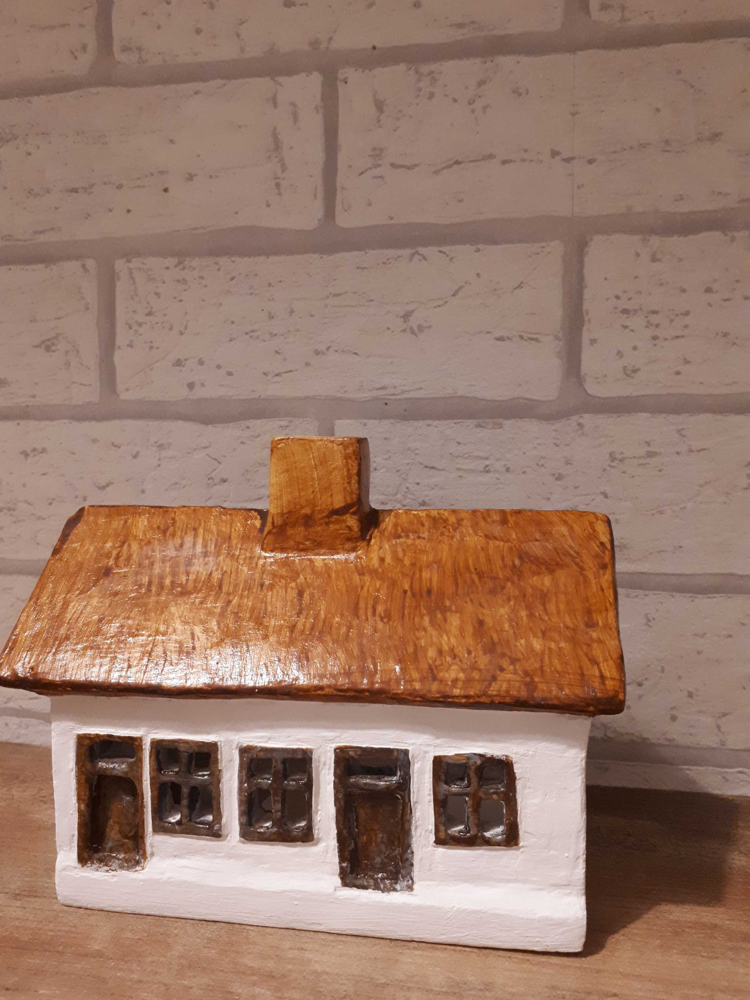 kominek domek z gliny ręcznie robiony