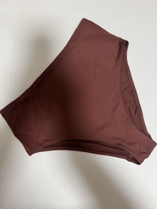 Жіноча  білизна cos