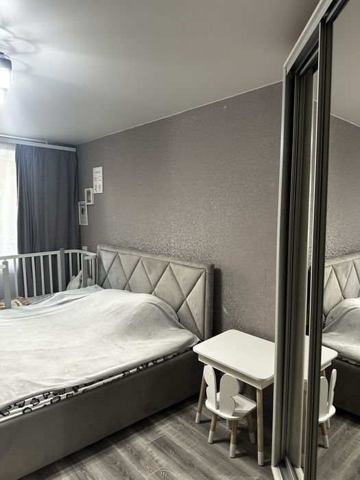 Продам 2к кв центр з меблями та технікою antonina