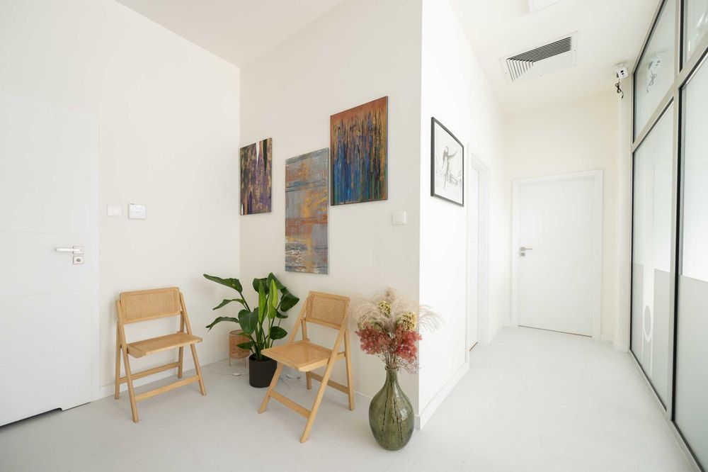 Lokal, pasaż jeżycki, od zaraz -usługi, handel- CENTRUM