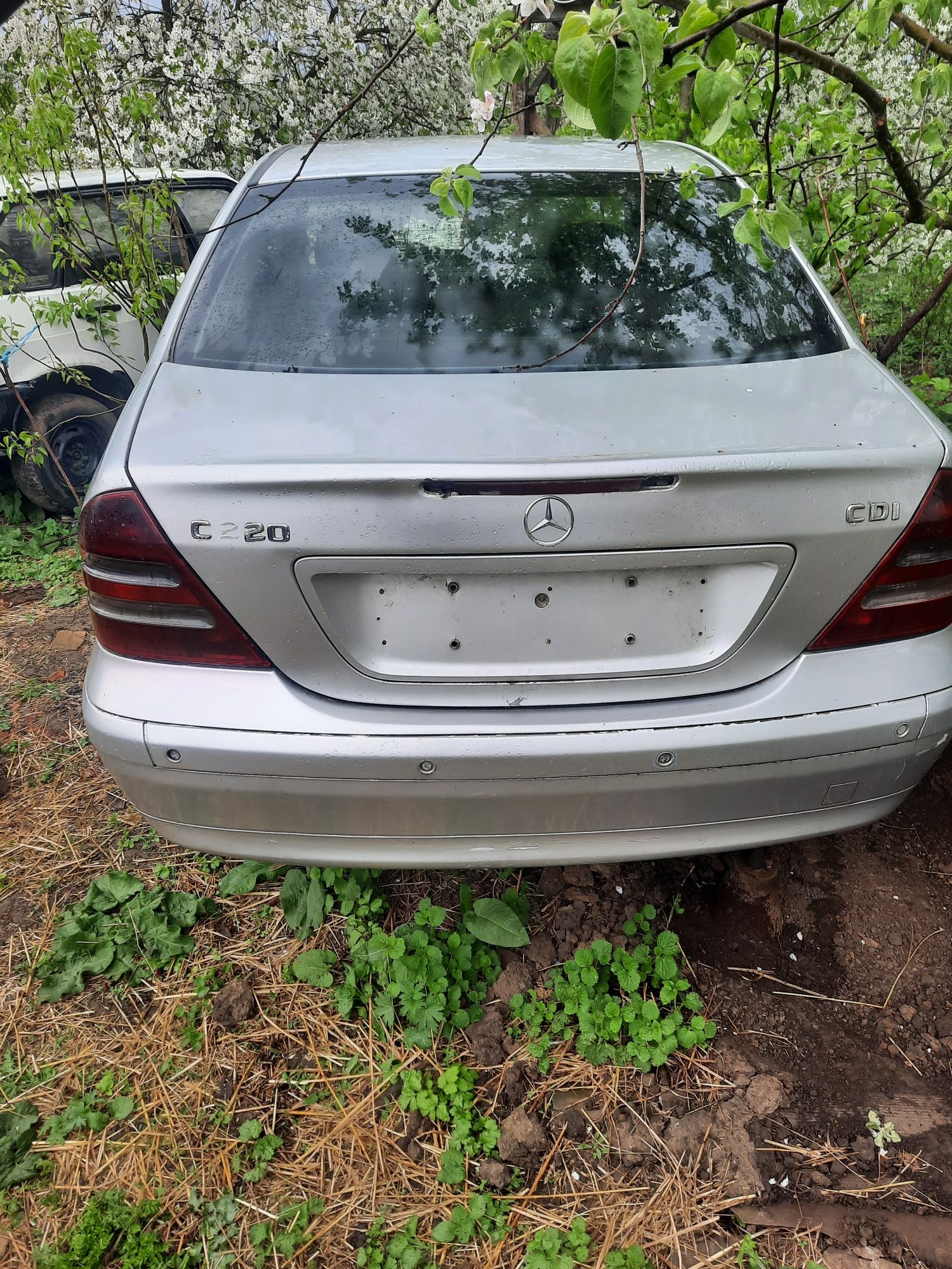 Кришка багажника мерседес w203  c220