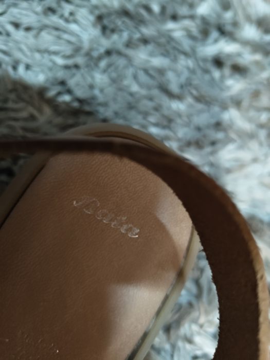 Sandálias rosa marca bata