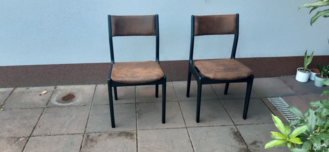 2 krzesła "Aster" po całkowitej renowacji.