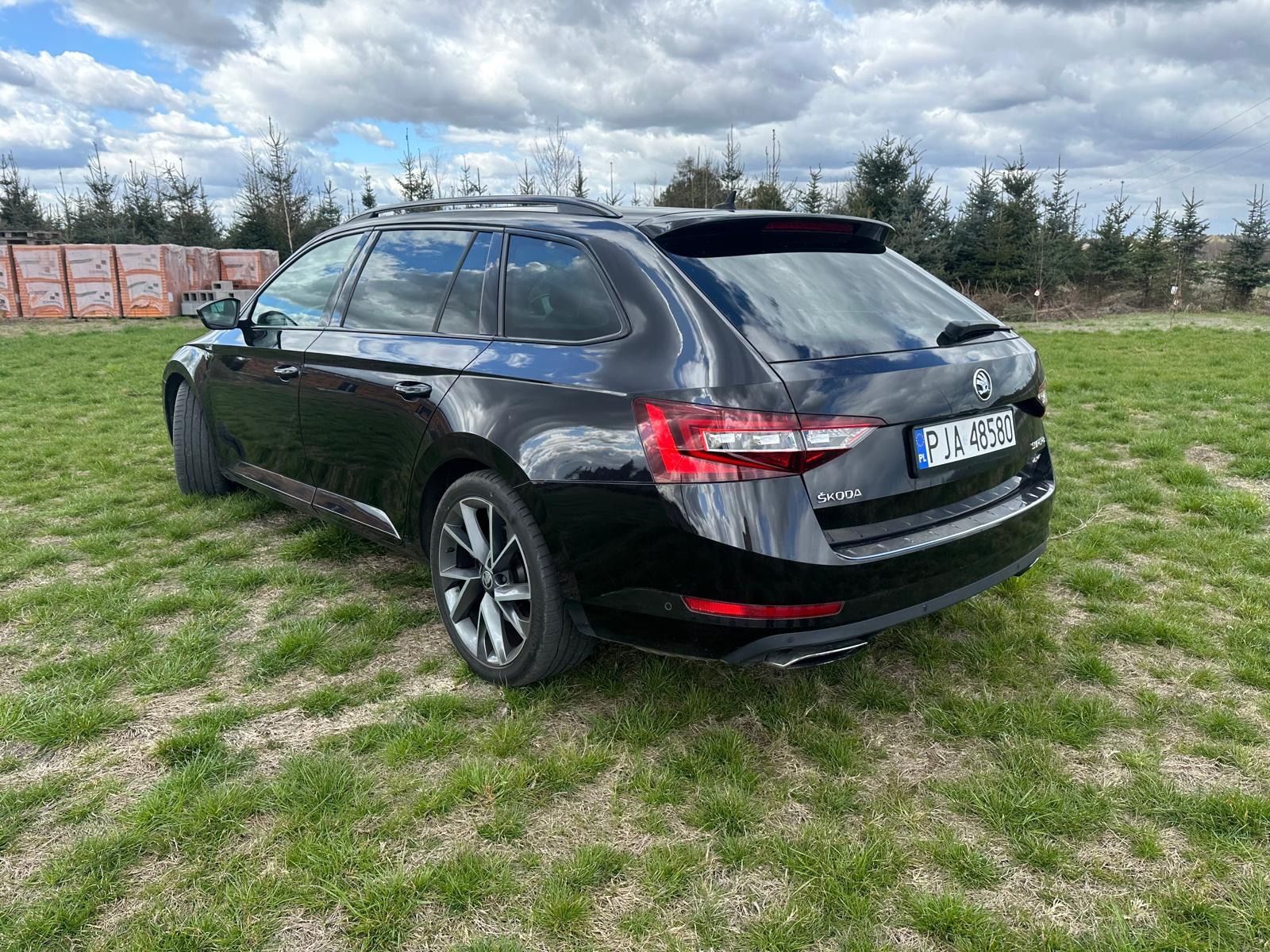 Skoda Superb canton * hak * 4x4 * panorama * matrix *