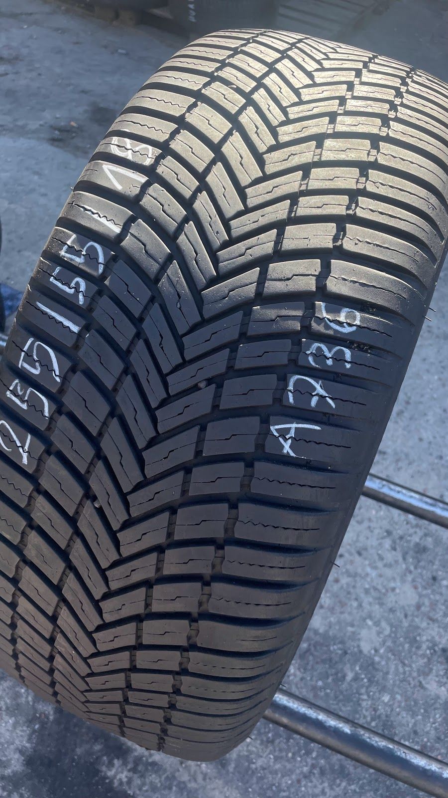 255/55/18 Bridgestone Weather Control A005 EVO 109V
