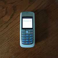 Telefon Nokia z ładowarką