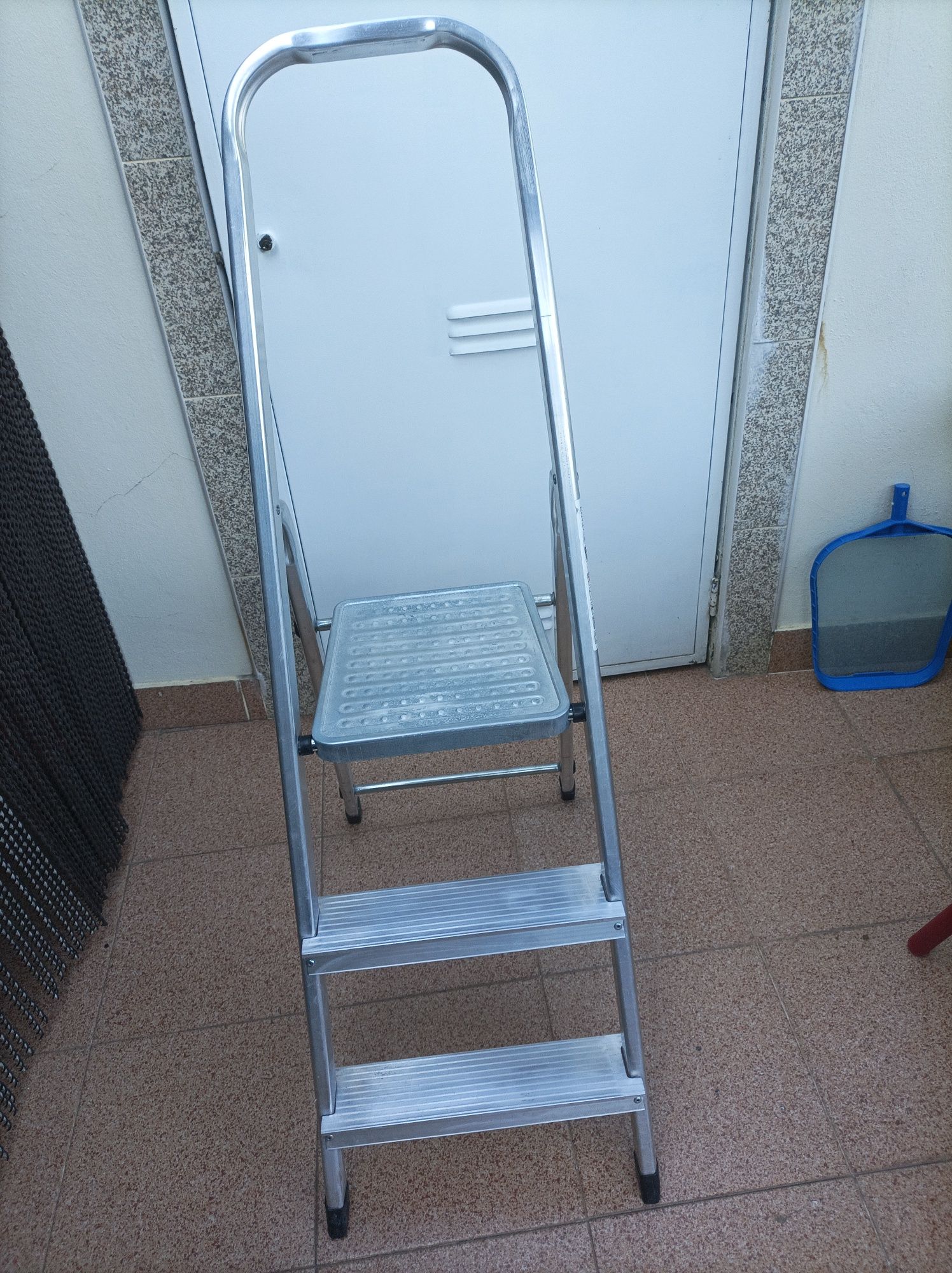 Escadote três degraus