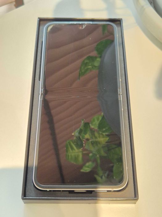 Samsung Galaxy Z Flip6 SM-F741B 256GB