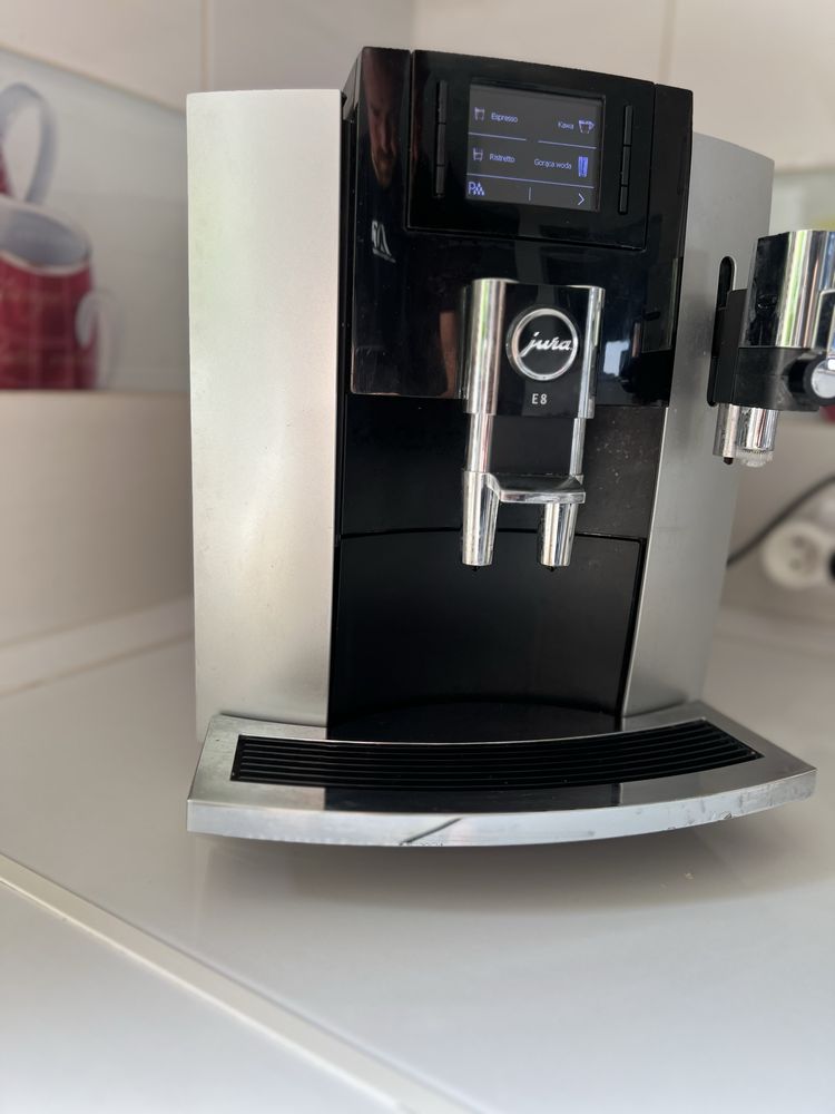 Ekspres do kawy Jura E8 dark Inox
