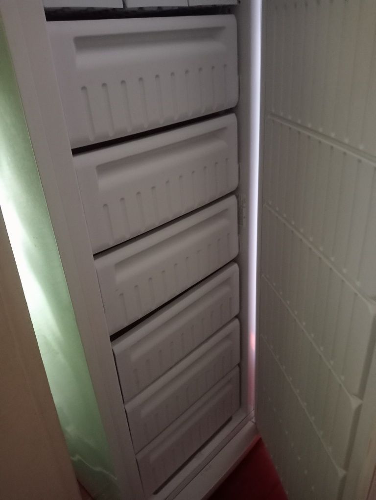 Морозильна камера Indesit