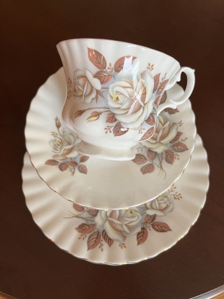 Piękna Angielska Porcelana Richmond Biała Róża Filiżanka Vintage