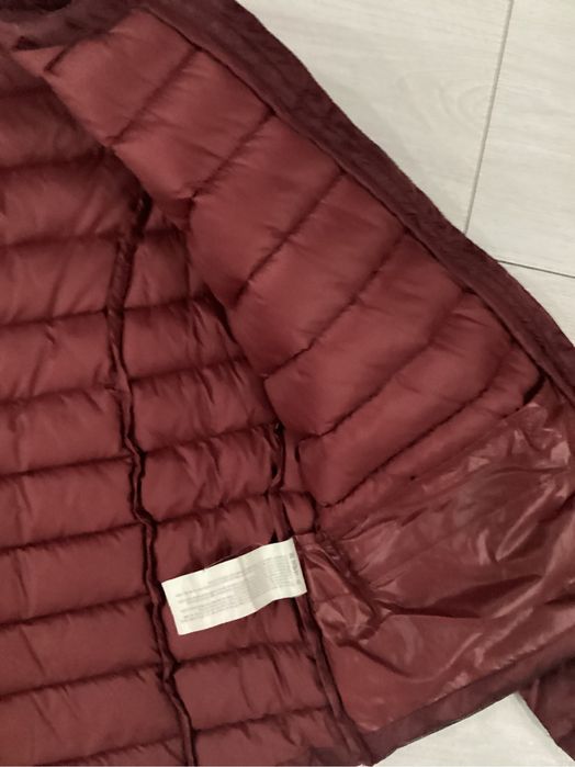Курточка 38 розміру в модному кольорі Супер легка та тепла