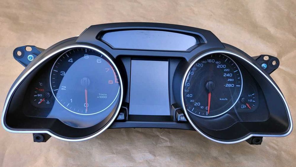 AUDI A4 B8 , A5 8T licznik - benzyna .