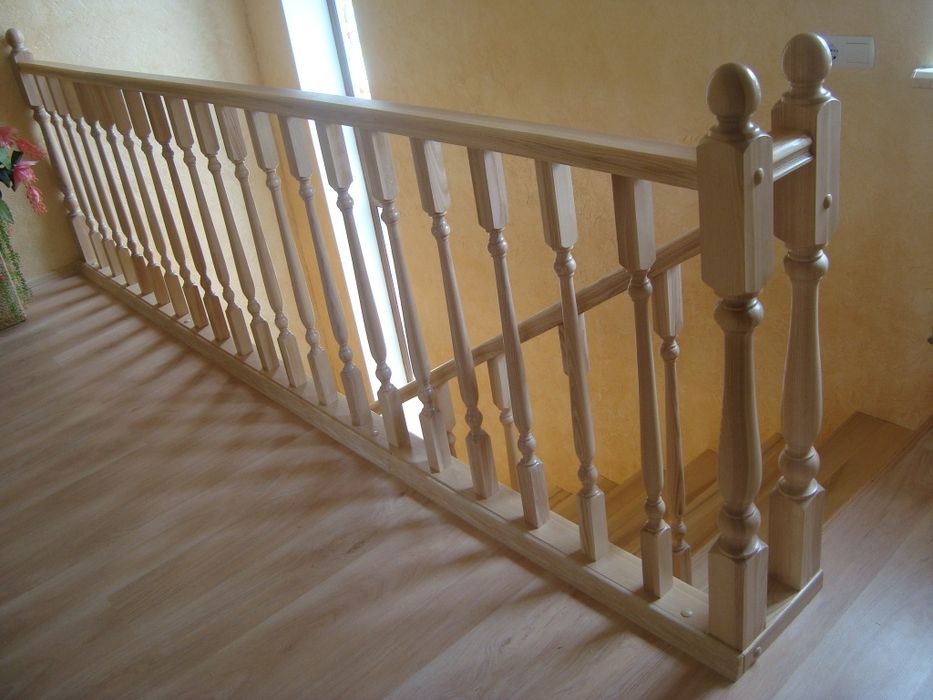 Баляси і стовпи дубові на драбину