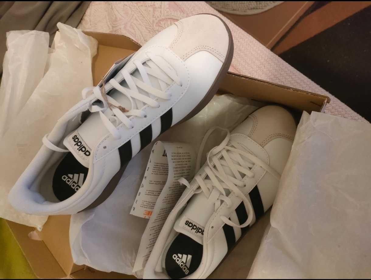 Tênis novos Adidas por norma custa novo 120€.
