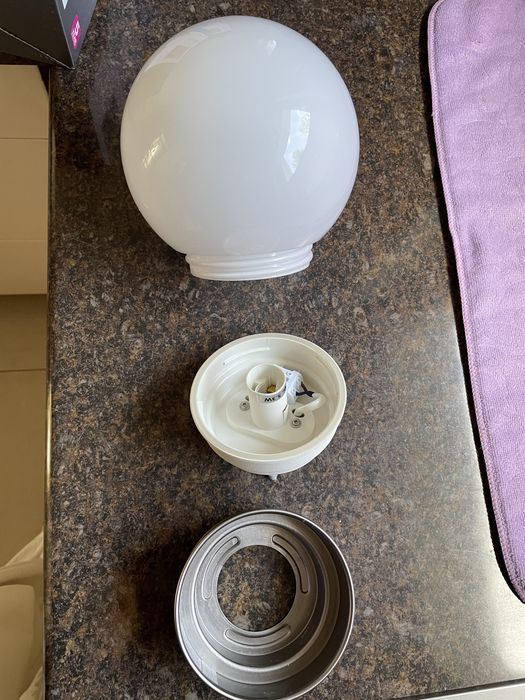 Lampa sufitowa Ikea do łazienki kula