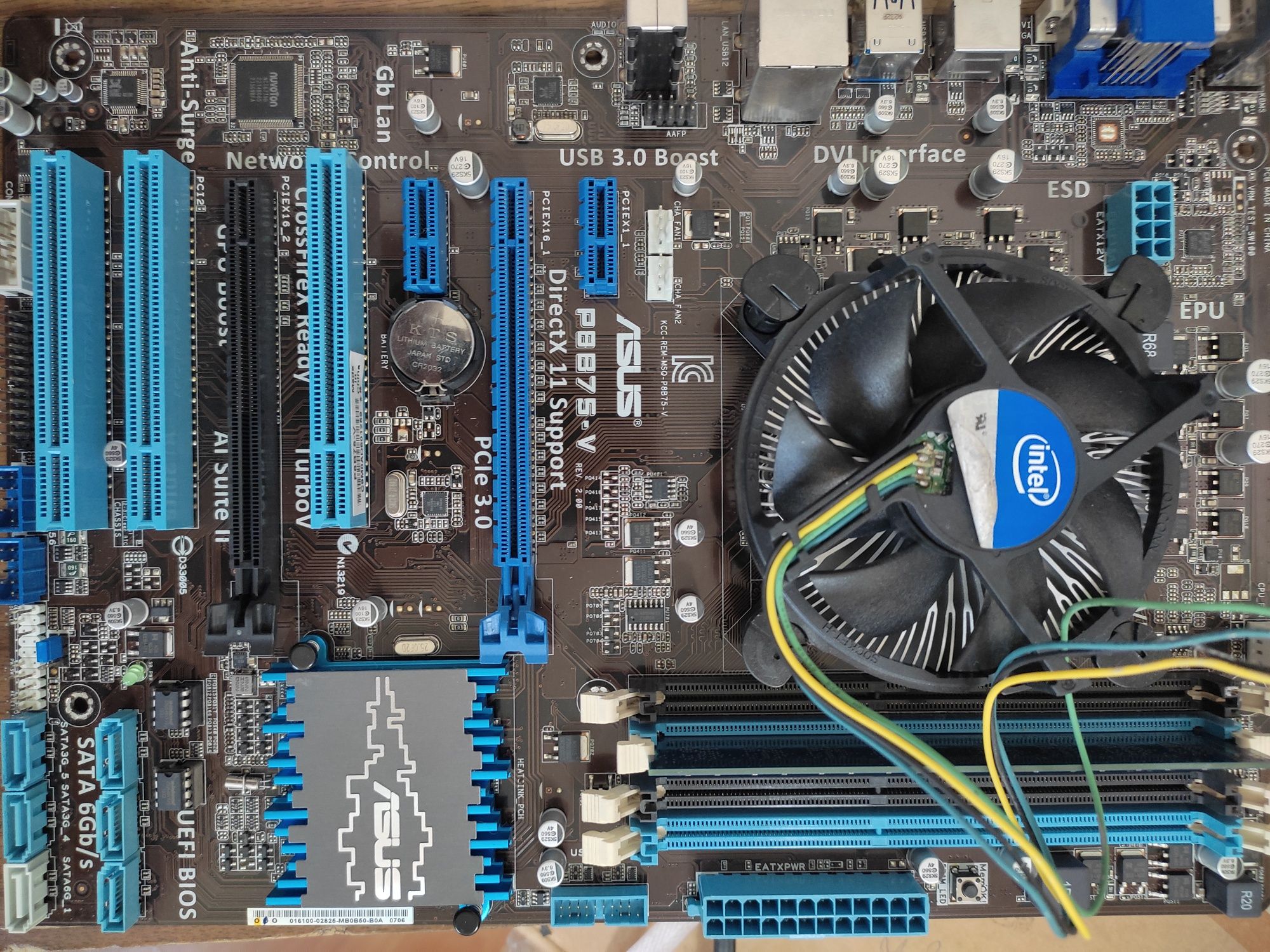 Материнська плата ASUS P8B75-V